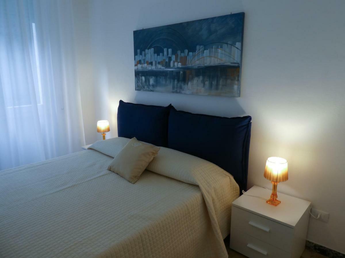 Isola Di Man Apartment Imperia Exterior foto